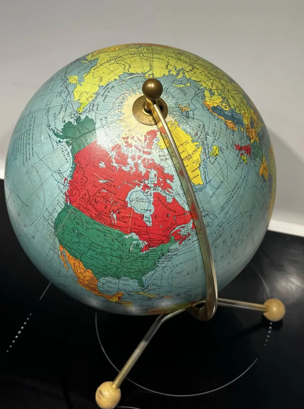 Globe terrestre tripode 1969