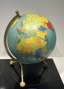 Globe terrestre tripode 1969