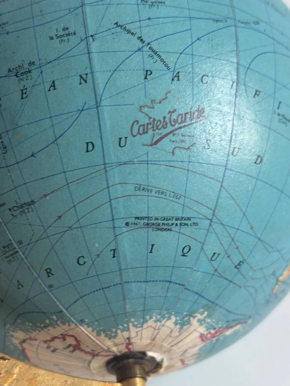 Globe terrestre vintage 1967 mappemonde dorée tripode Taride - 23 cm