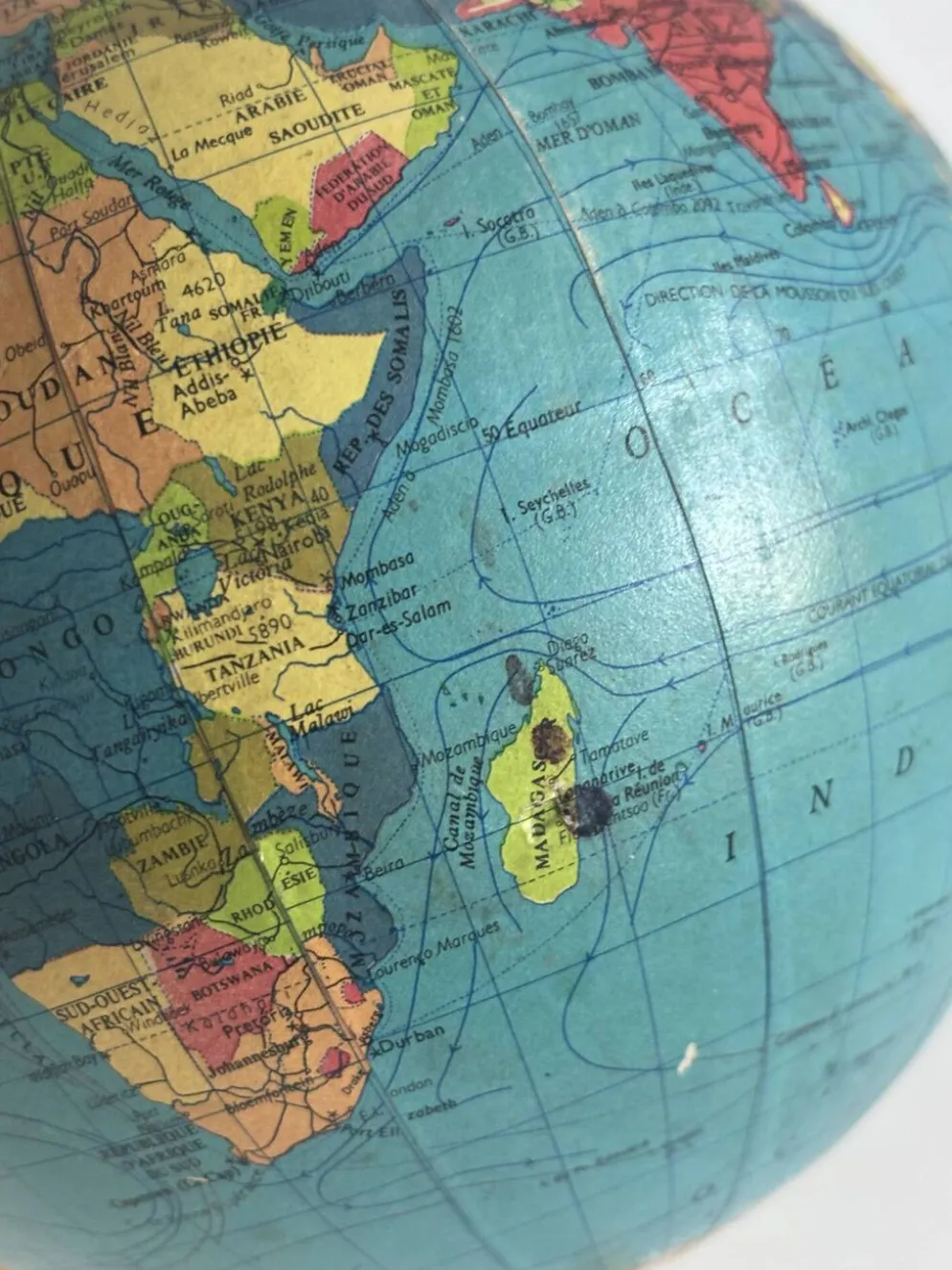 Globe terrestre vintage 1967 mappemonde dorée tripode Taride - 23 cm