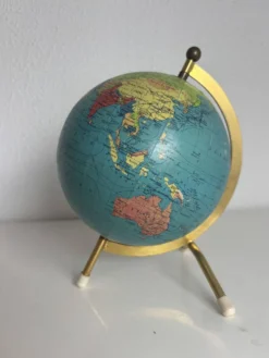 Globe terrestre vintage 1967 mappemonde dorée tripode Taride - 23 cm