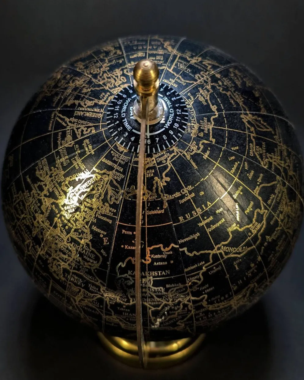 Globe terrestre vintage noir et or – Globe de bureau rotatif avec cadran de temps mondial