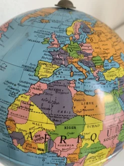 Globe vintage 1960 terrestre Taride tripode métal doré - 28 cm