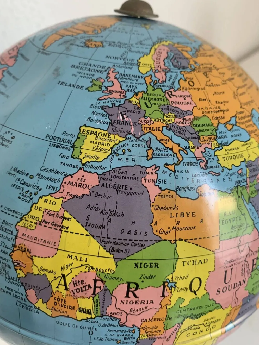 Globe vintage 1960 terrestre Taride tripode métal doré - 28 cm