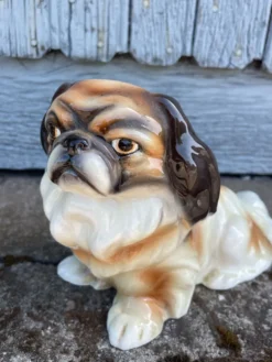 Goldscheider, chien pekingese en céramique
