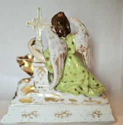 Grand bénitier en porcelaine de Paris Ange doré