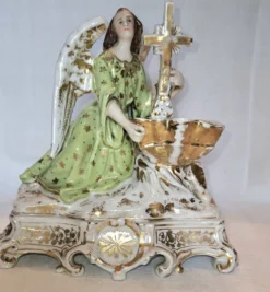 Grand bénitier en porcelaine de Paris Ange doré