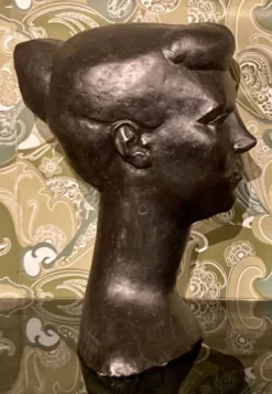 Grand buste en plâtre des années 1960