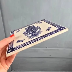 Grand carreau ancien gien bleu blanc – faïence décorative vintage 15x15 cm
