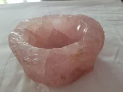 Grand cendrier / vide-poche en quartz rose massif de Madagascar