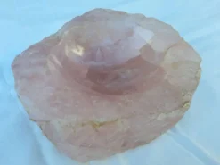 Grand cendrier / vide-poche en quartz rose massif de Madagascar
