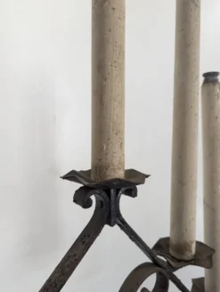 Grand chandelier d'église en fer forgé à cinq cierges