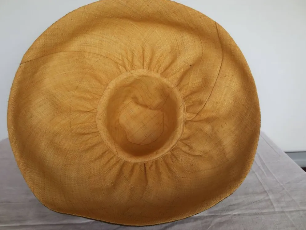 grand chapeau malgache en fibres tressées