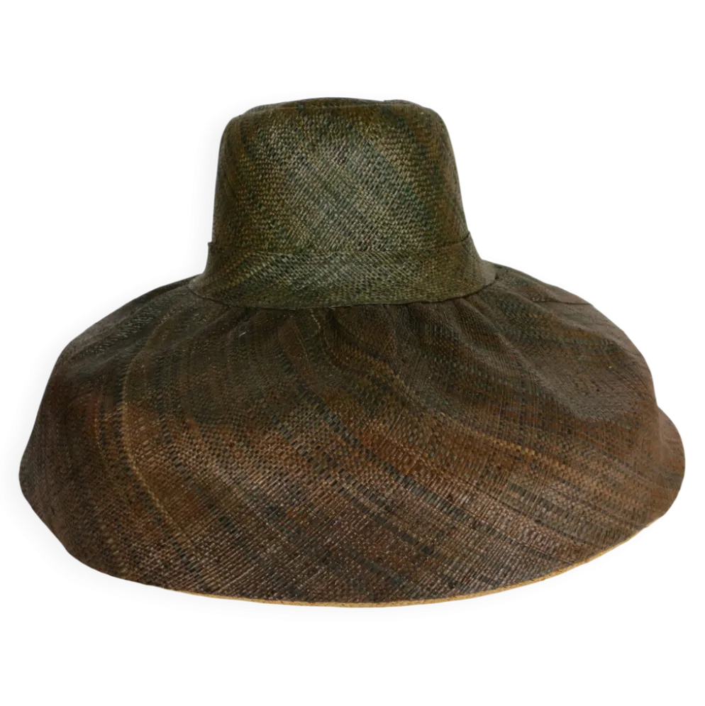 grand chapeau malgache en fibres tressées