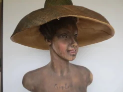 grand chapeau malgache en fibres tressées