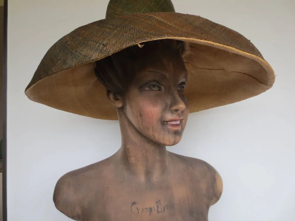 grand chapeau malgache en fibres tressées