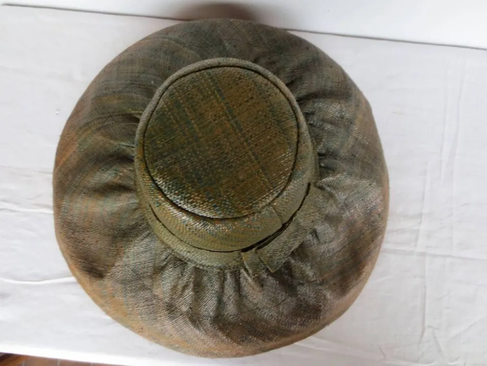 grand chapeau malgache en fibres tressées