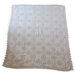 Grand dessus de lit blanc crocheté