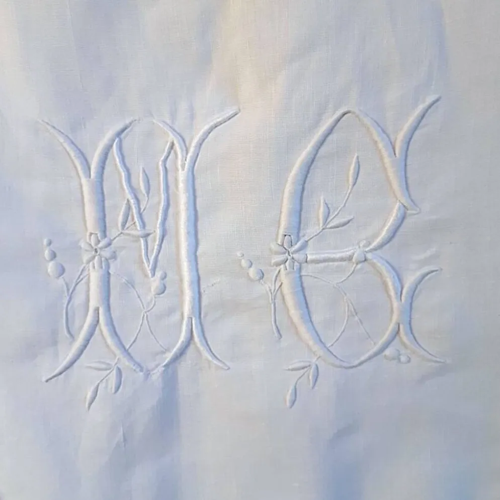 grand drap 2m25 x 3m, broderie Richelieu du 19ème, monogrammé MG