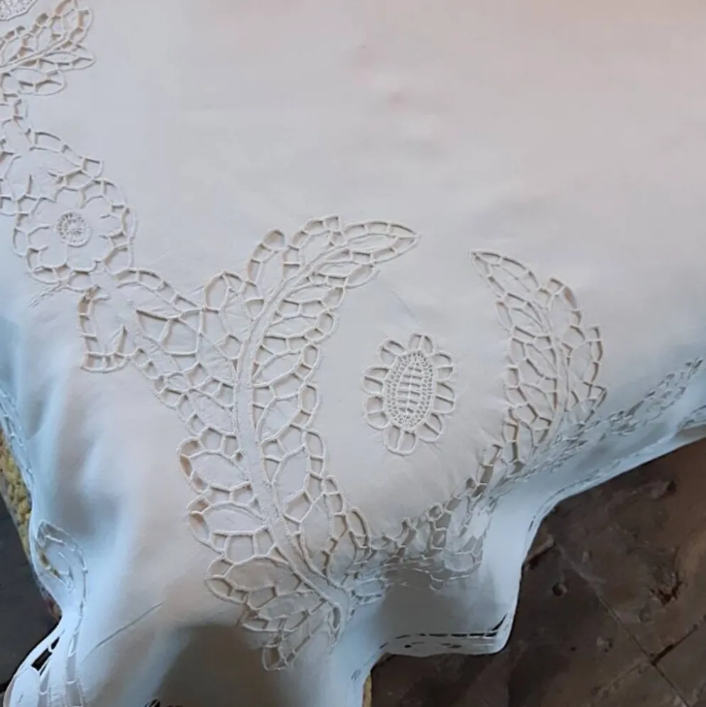 grand drap 2m25 x 3m, broderie Richelieu du 19ème, monogrammé MG