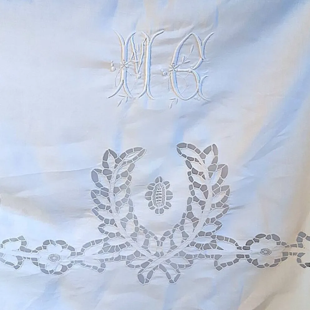 grand drap 2m25 x 3m, broderie Richelieu du 19ème, monogrammé MG