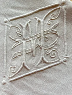 Grand drap plat ancien monogrammeé