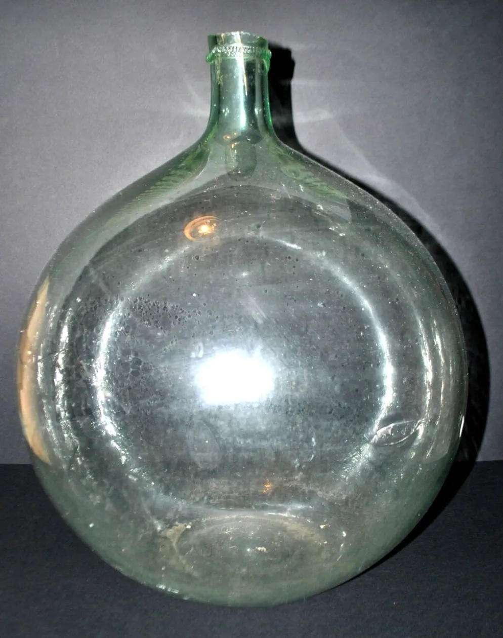 Grande Bonbonne Dame-Jeanne en verre vert clair vintage 20L H42cm