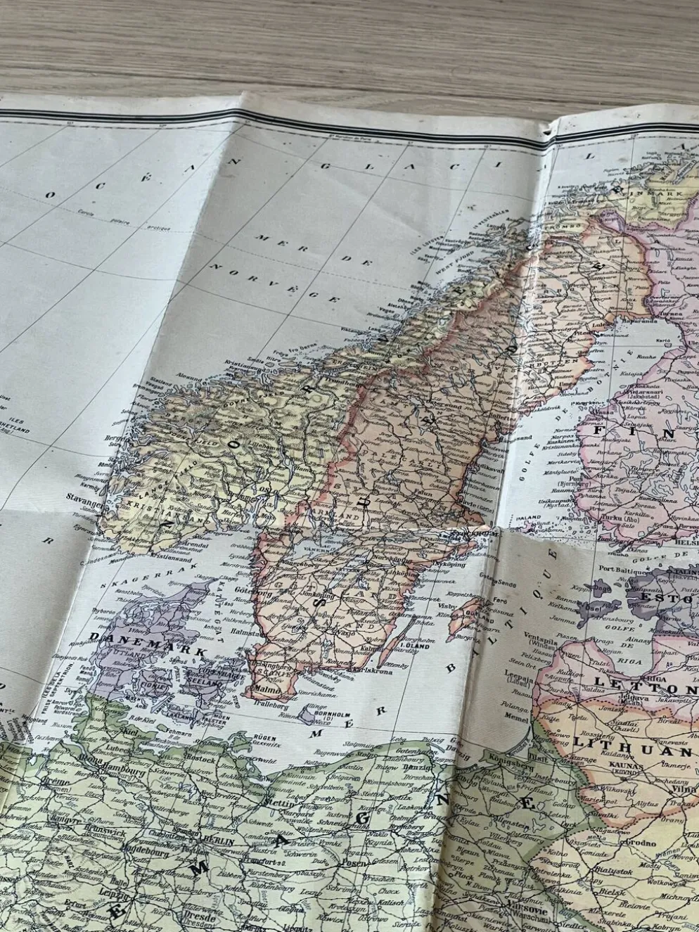 Grande carte Europe physique et politique - 98x74cm