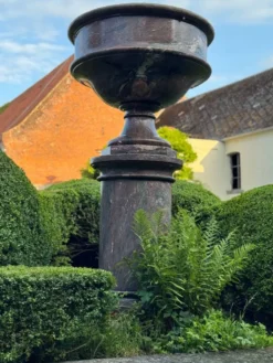 Grande colonne et sa vasque en marbre levanto, vers 1900
