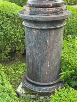 Grande colonne et sa vasque en marbre levanto, vers 1900