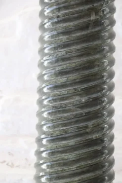 Grande colonne torsadée pierre sellette XXᵉ siècle