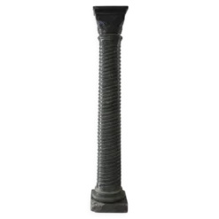 Grande colonne torsadée pierre sellette XXᵉ siècle