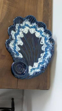 Grande coupe vintage coquillage en céramique émaillée bleue