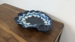 Grande coupe vintage coquillage en céramique émaillée bleue
