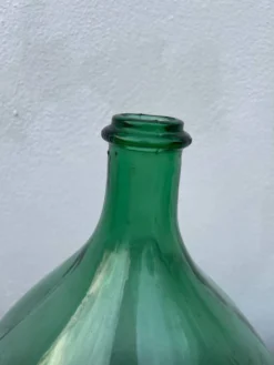 Grande dame Jeanne en verre vert