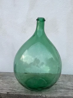Grande dame Jeanne en verre vert
