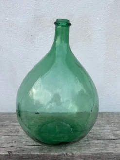 Grande dame Jeanne en verre vert