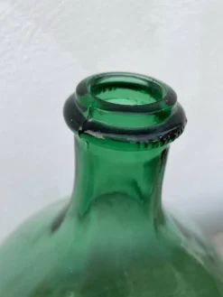 Grande dame Jeanne en verre vert
