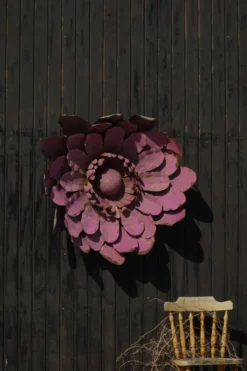 Grande décoration murale sculpturale de fleurs en métal, Belgique, milieu du 20e siècle, années 1960