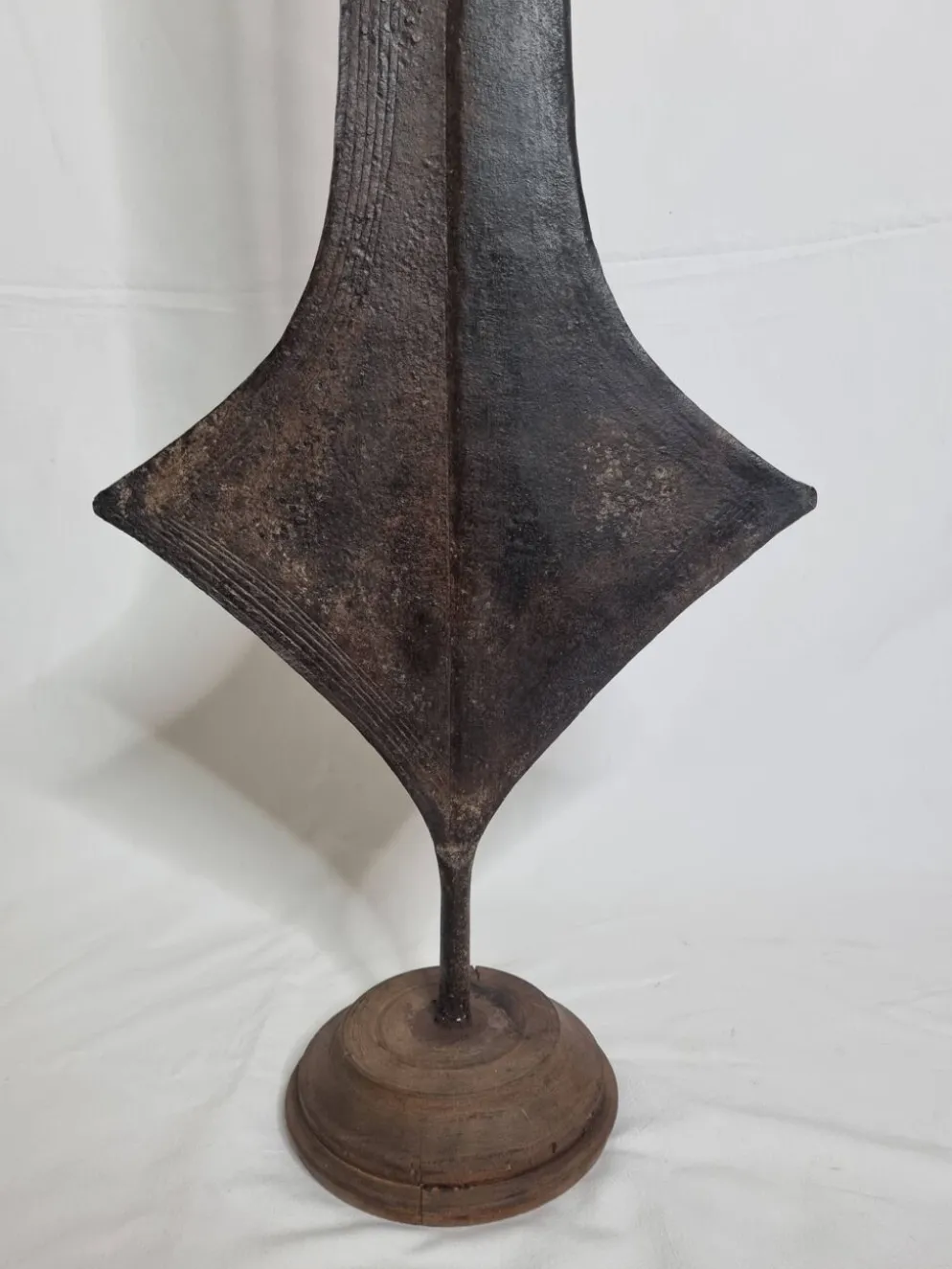 Grande monnaie Topoké dite Liganda fer forgé, sculpturale, fin XIXe, 160 cm
