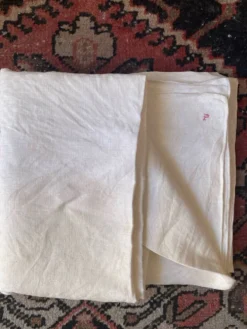 Grande nappe ancienne en coton effet damiers.