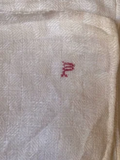 Grande nappe ancienne en coton effet damiers.