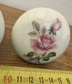 2 Grandes Poignée ronde de porte en porcelaine décor fleur rose diamèt
