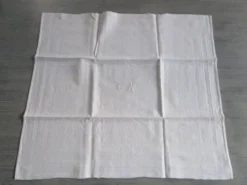 4 grandes serviettes de table anciennes damassées, monogrammées