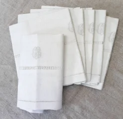 6 grandes serviettes de table 19ème, damassées, monogrammées