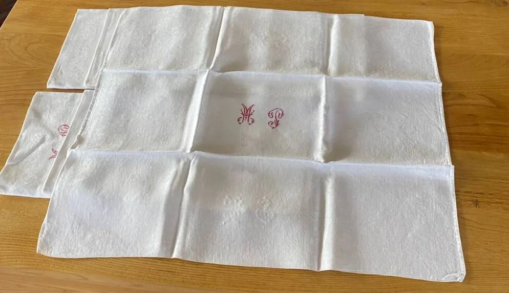 12 grandes serviettes monogramme MP