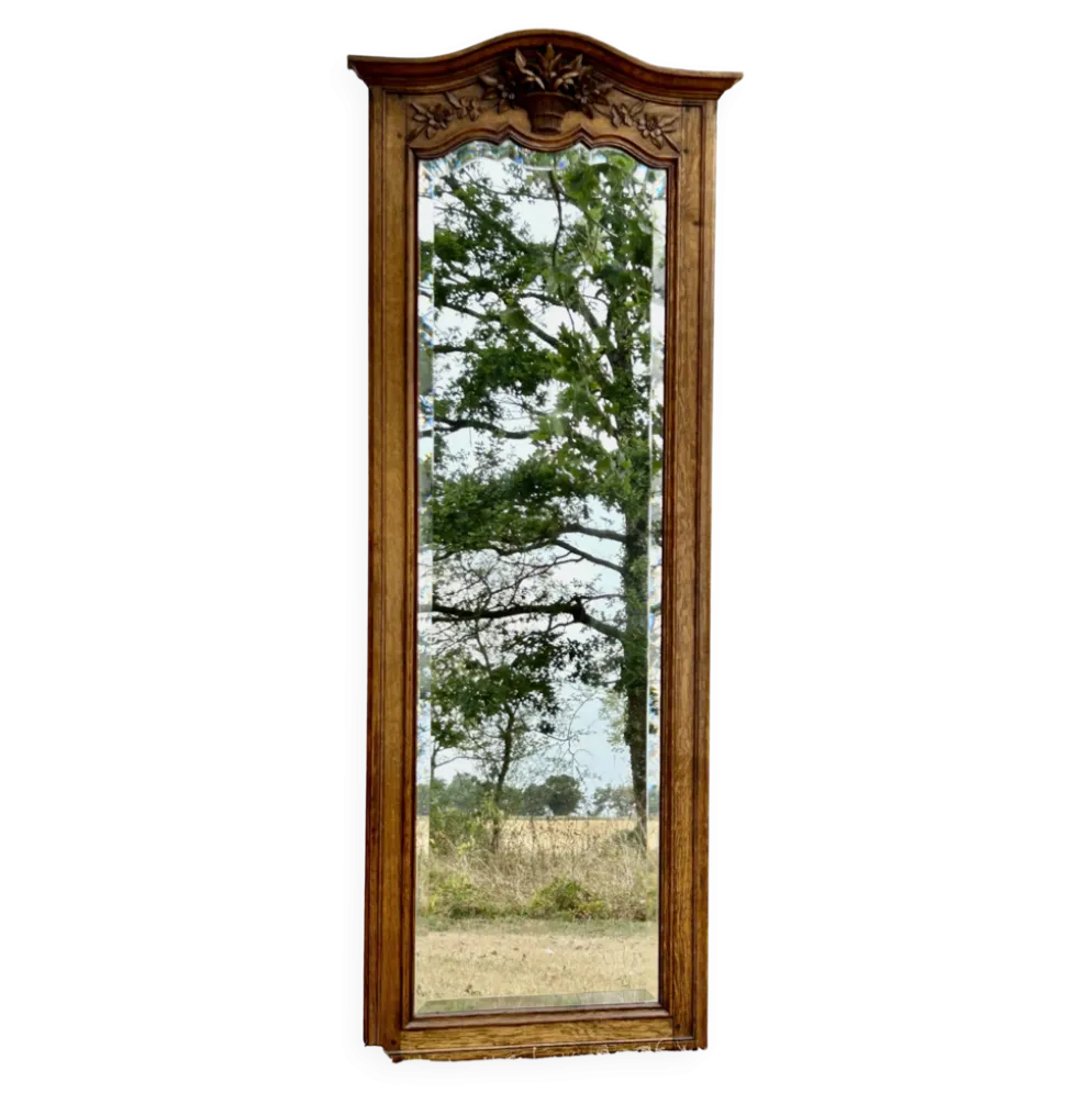 Grand et ancien miroir de pied chantourné biseauté