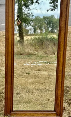Grand et ancien miroir de pied chantourné biseauté
