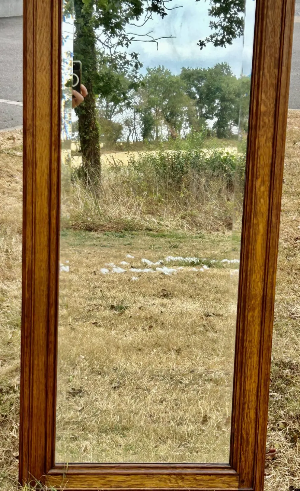 Grand et ancien miroir de pied chantourné biseauté