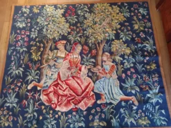 Grande tapisserie Jules Pansu – La Dame au coffret – Point d’Halluin